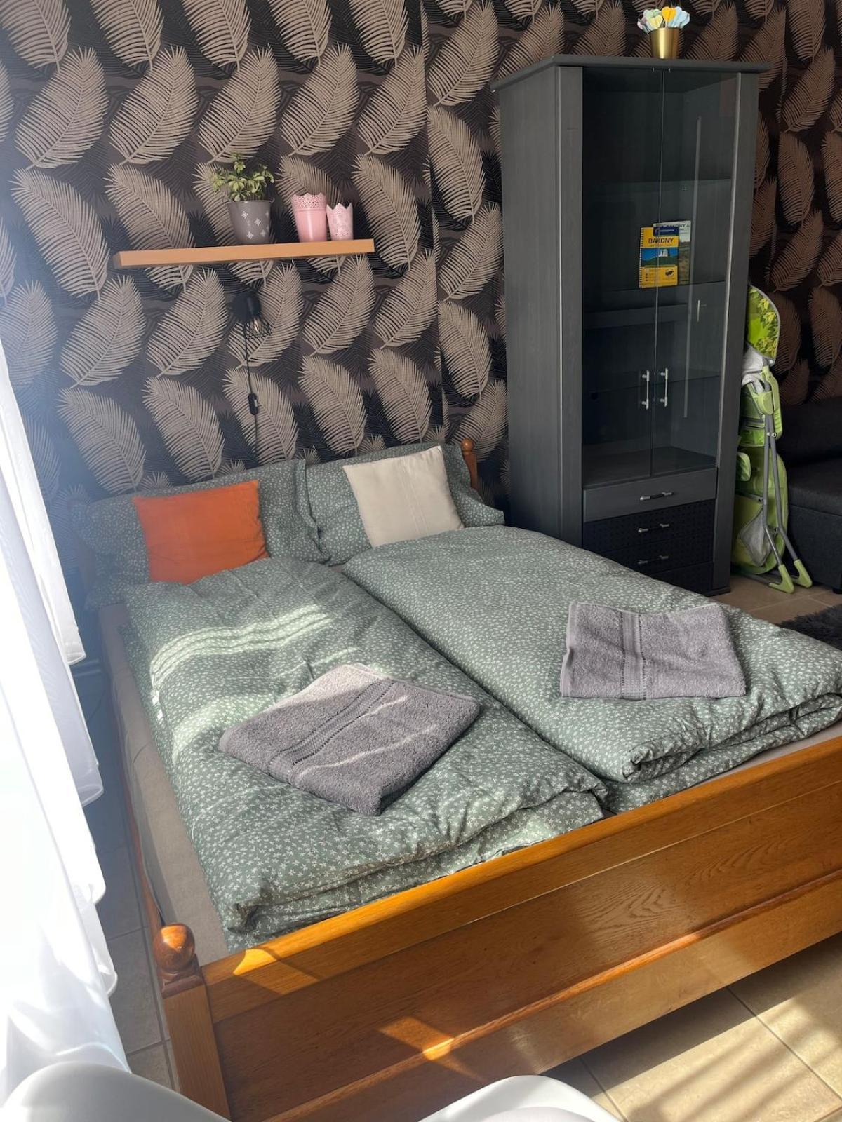 Appartement Tejfeles Vendeghaz à Porva Extérieur photo