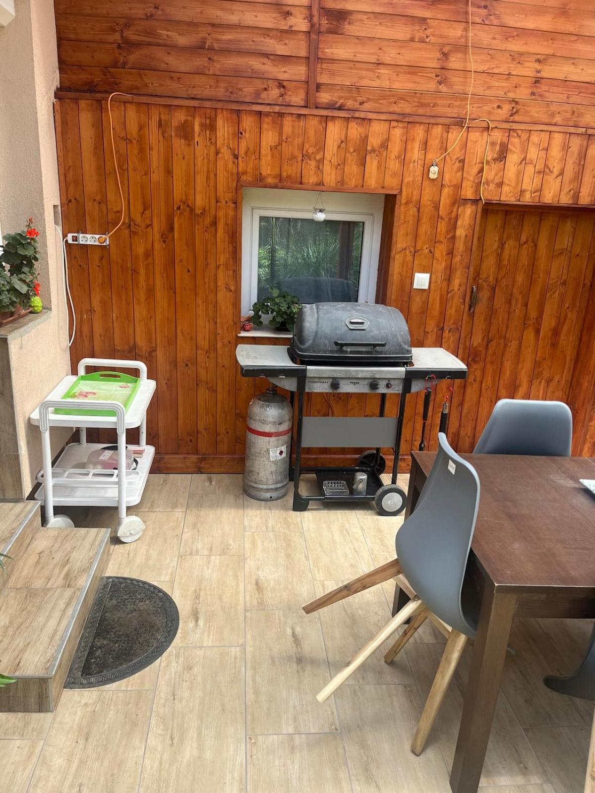 Appartement Tejfeles Vendeghaz à Porva Extérieur photo