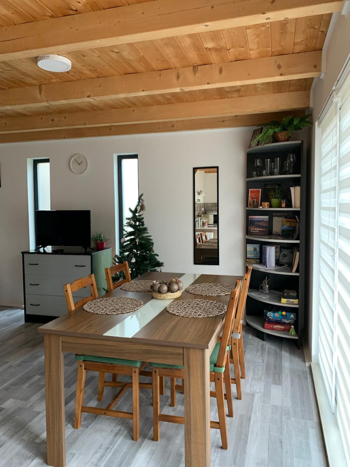 Appartement Tejfeles Vendeghaz à Porva Extérieur photo